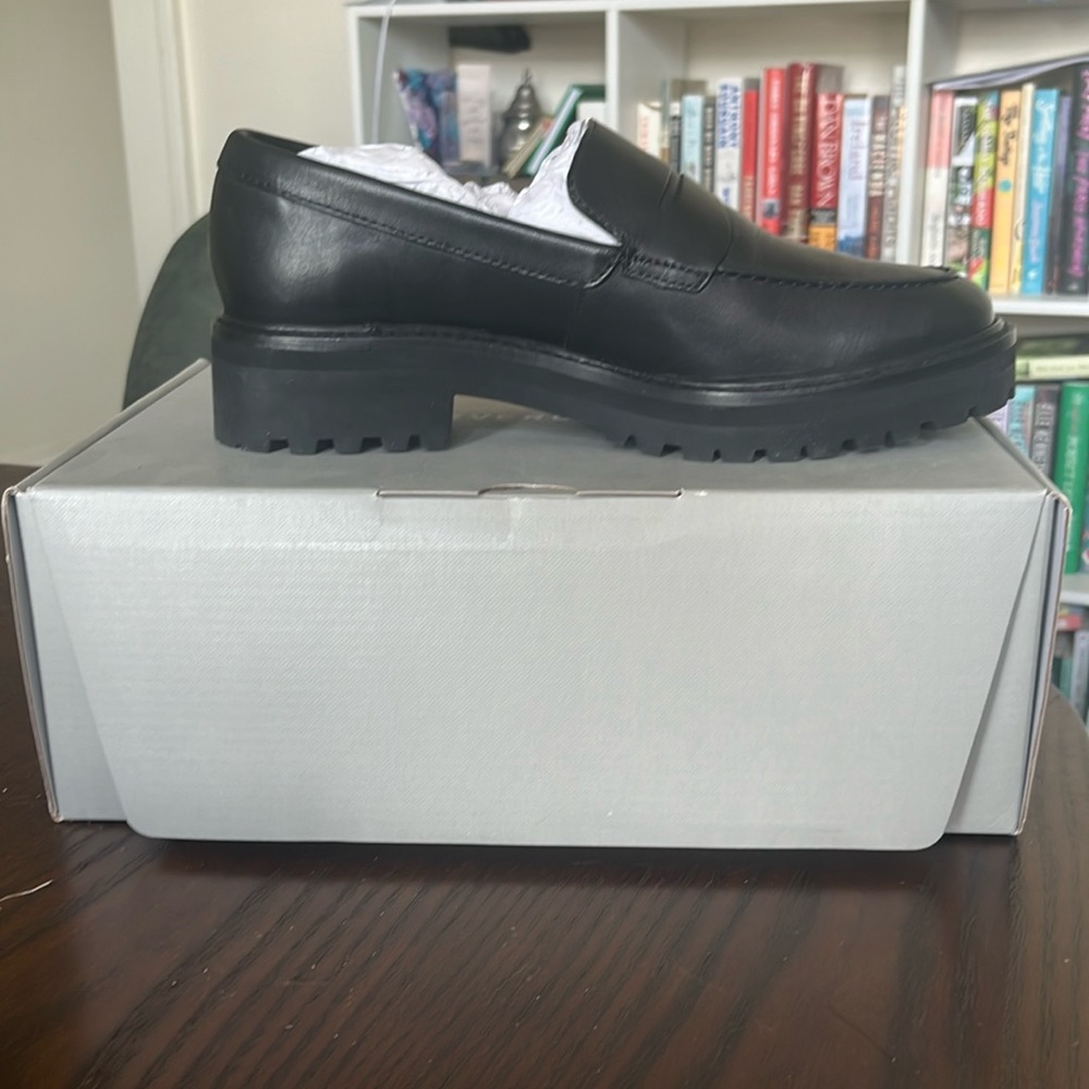 New size 8 Everlane lug sole loafers